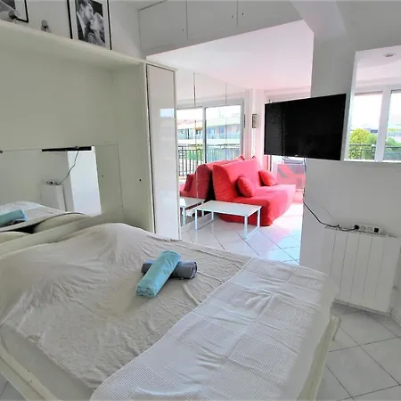 Last Floor With Terrace And Clear View On The Sea