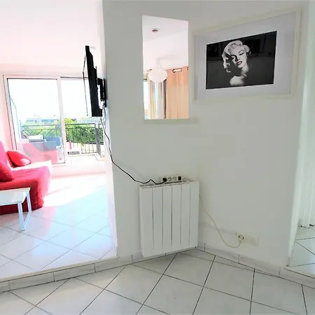 Last Floor With Terrace And Clear View On The Sea 아파트 *