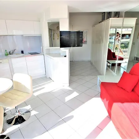Last Floor With Terrace And Clear View On The Sea