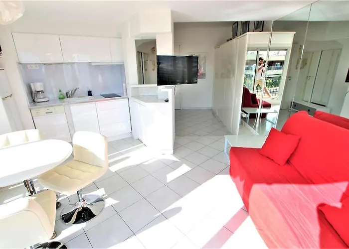 Last Floor With Terrace And Clear View On The Sea