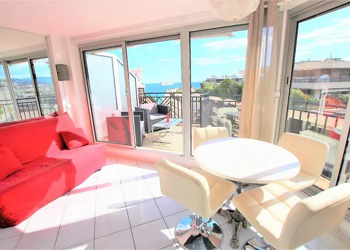 Last Floor With Terrace And Clear View On The Sea Cannes