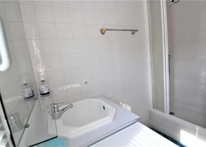 Last Floor With Terrace And Clear View On The Sea